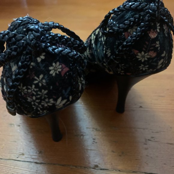 Roberto Vianni Floral Pattern Heels - Picture 2 of 3